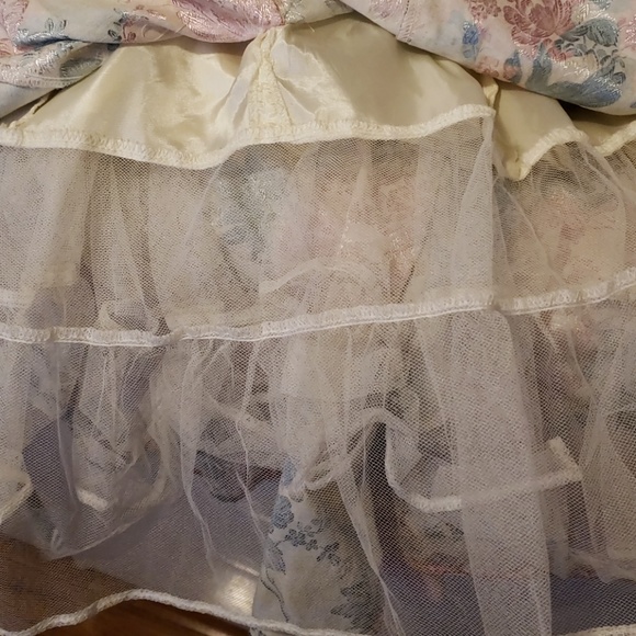 Formal dress - Picture 4 of 4